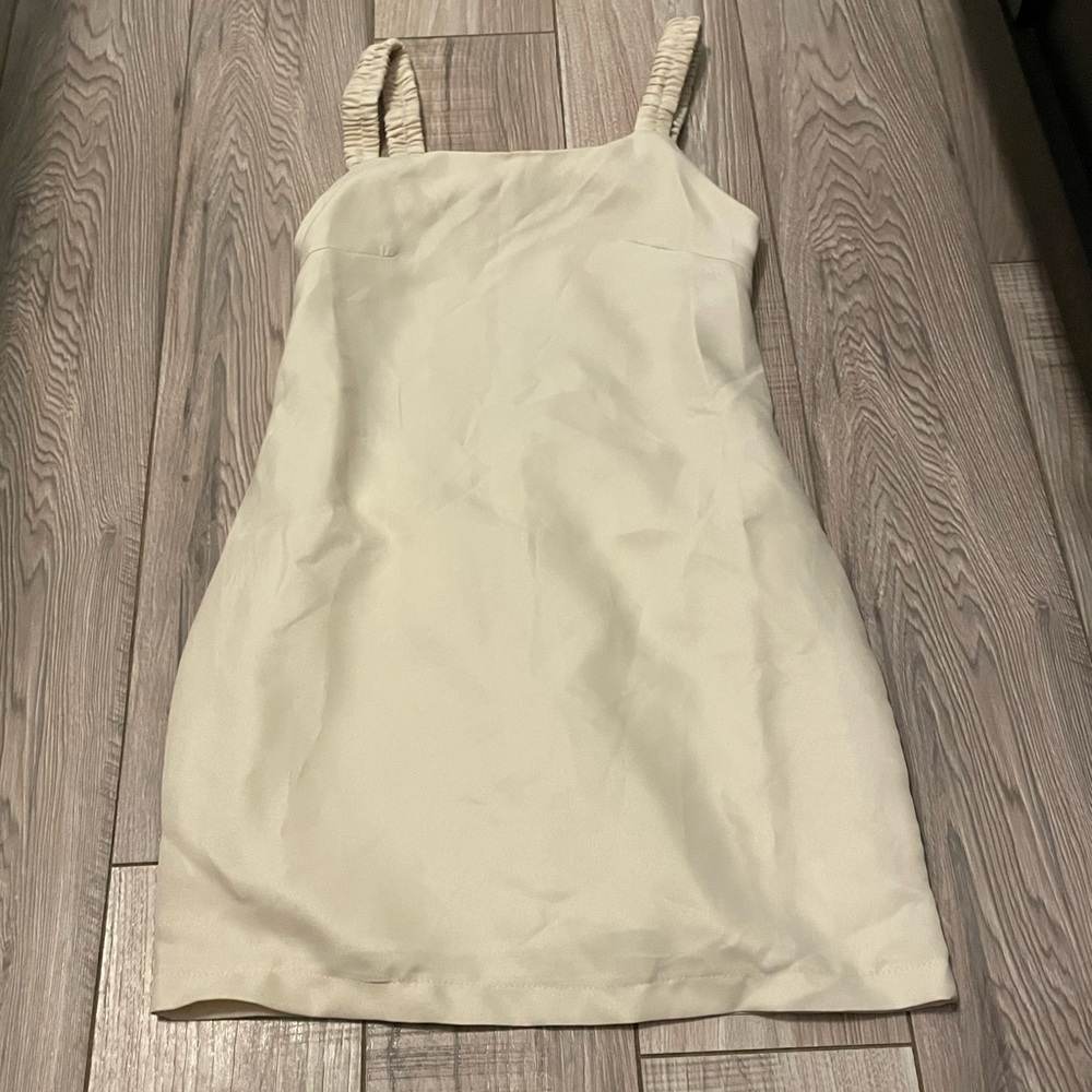 NWT PrettyLittleThing Cream Woven Open Back Dress - 6